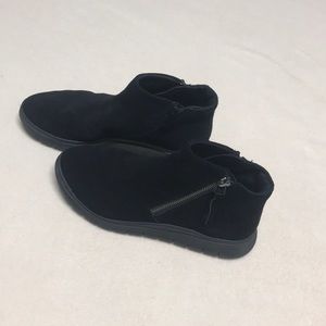 Black sueded Vionic ankle booties